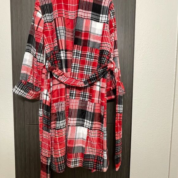 Beautyrest Plush Robe-Size 2X - Picture 2 of 3